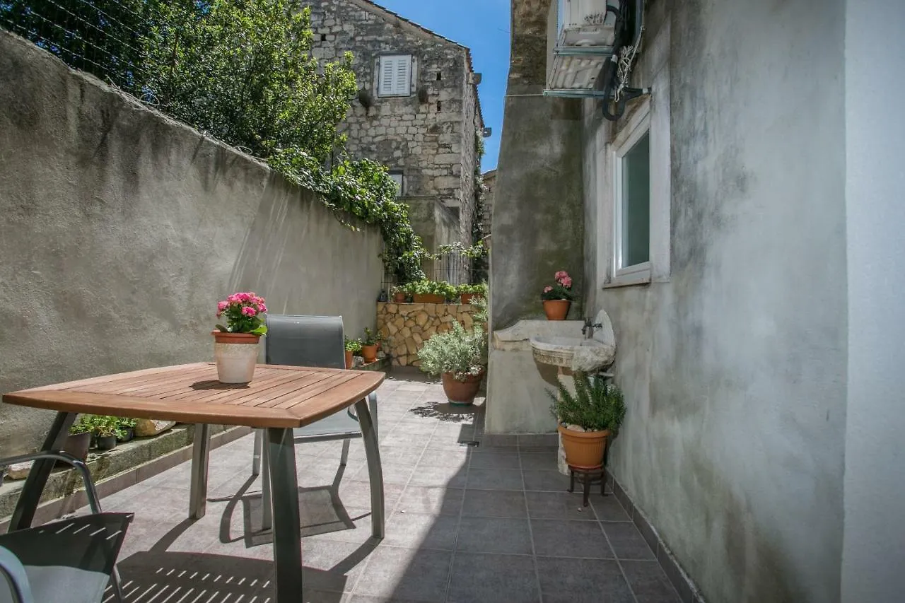 Guest House Mendi Trogir 3*,