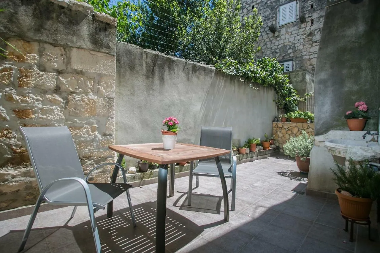 Guest House Mendi Trogir