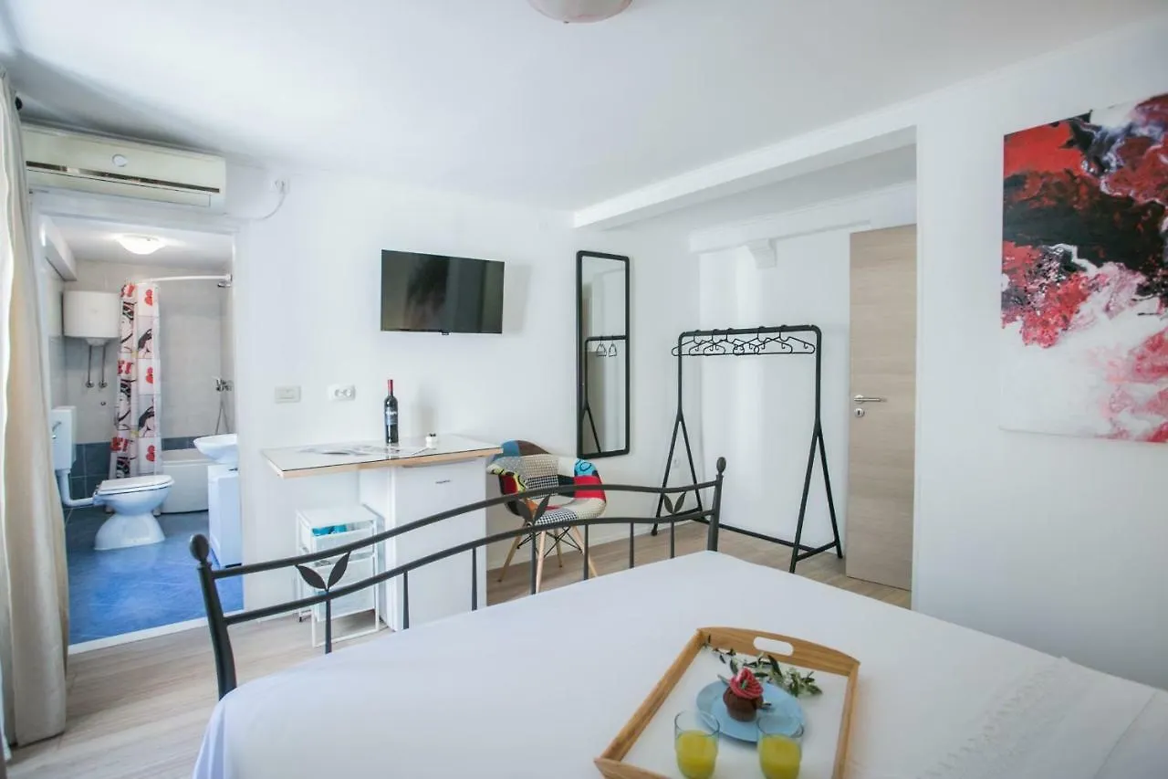 Guest House Mendi Trogir 3*,