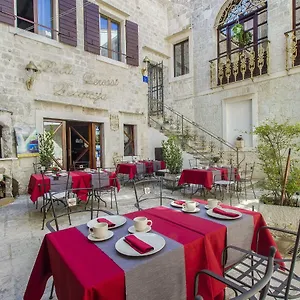Palace Derossi **** Trogir